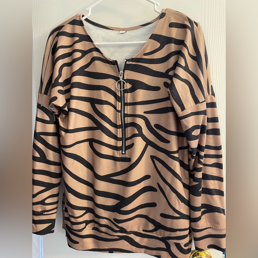Leopard top. Great condition.
